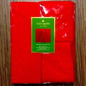 NWT Kate spade nine piece table cloth set